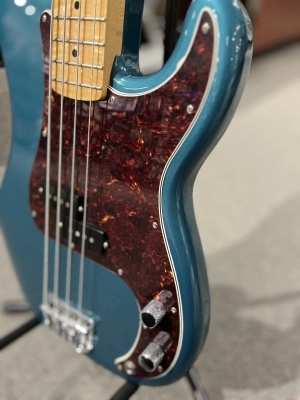 Fender Player Precision Bass, Maple Fingerboard, Limited-Edition Ocean Turquoise 2